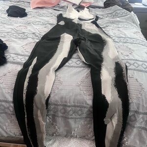 Women Manière De Voir
2 piece set Body Print Leggings - White/Grey/black